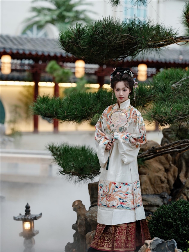 北京首家红楼梦主题沉浸式餐秀「宴外宴」盛大开园:入梦红楼,不负初见,引领餐饮文化新势能!(图14) 北京首家红楼梦主题沉浸式餐秀「宴外宴」盛大开园:入梦红楼,不负初见,引领餐饮文化新势能!(图14)